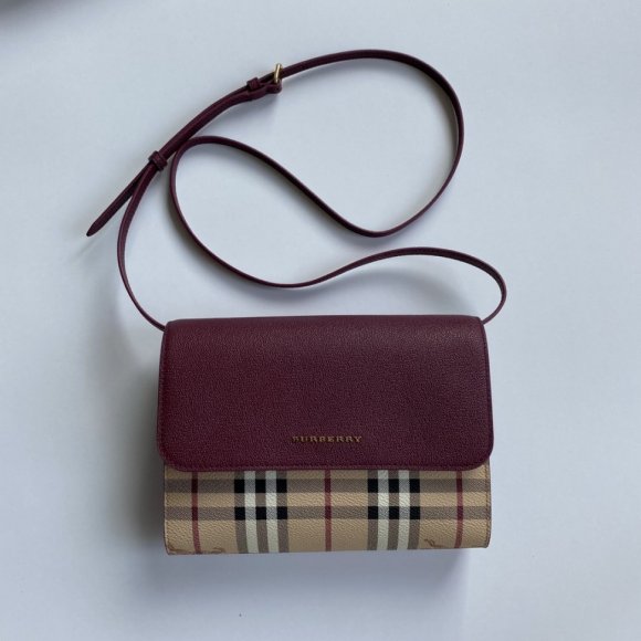 Burberry Женская сумка - мессенджер BU_1702BU6 Burberry Женская сумка - мессенджер BU_1702BU6