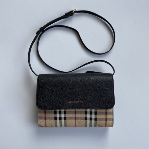 Burberry Женская сумка - мессенджер BU_1702BU6 Burberry Женская сумка - мессенджер BU_1702BU6