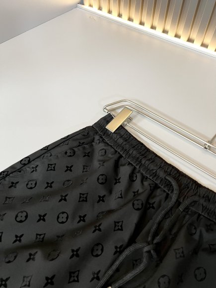 Louis Vuitton - Мужские шорты DF_3005LV8 Louis Vuitton - Мужские шорты DF_3005LV8