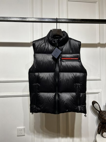 Prada - Мужской жилет пуховик KN_2509PR4