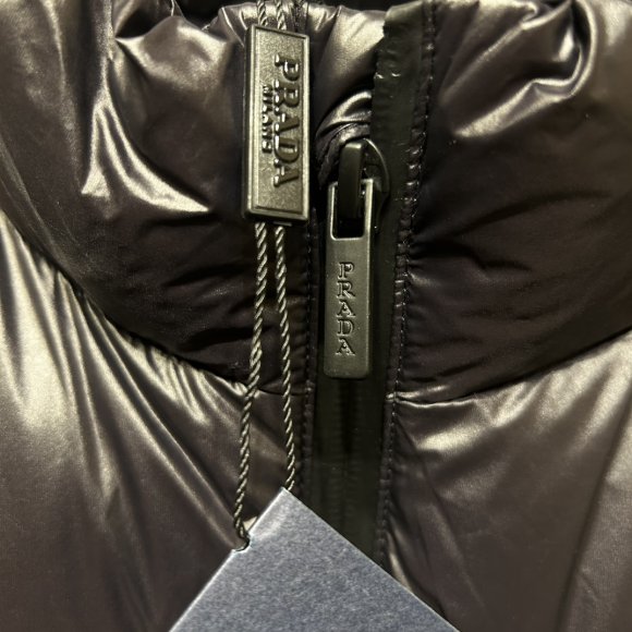 Prada - Мужской жилет пуховик KN_2509PR4 Prada - Мужской жилет пуховик KN_2509PR4