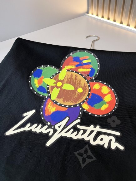 Louis Vuitton - Мужская футболка майка DF_3005LV4 Louis Vuitton - Мужская футболка майка DF_3005LV4