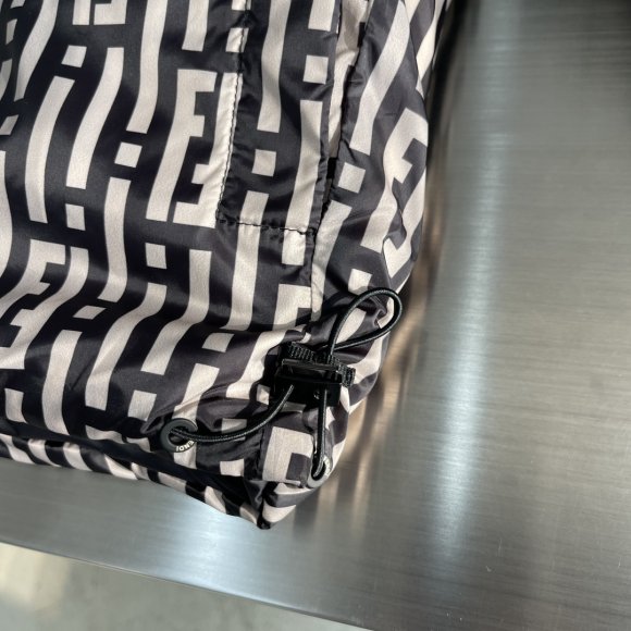 Fendi - Мужская двусторонняя куртка пуховик TJ_0612FE1 Fendi - Мужская двусторонняя куртка пуховик TJ_0612FE1