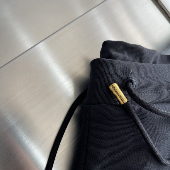 Louis Vuitton - Мужские шорты TJ_0804LV2