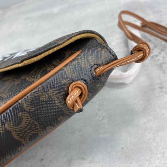 Celine Triomphe Triangle Сумка мессенджер BU_1105CE2