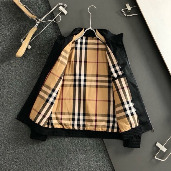 Burberry - Мужская куртка ветровка DF_1010BU1