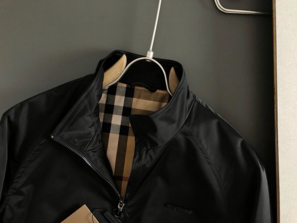 Burberry - Мужская куртка ветровка DF_1010BU1