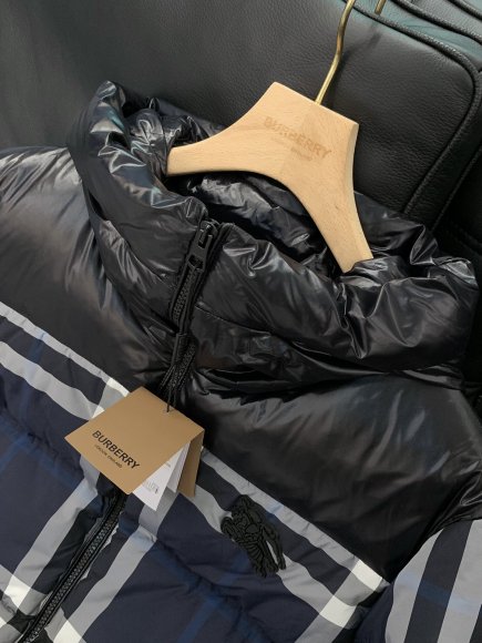 Burberry - Мужская куртка пуховик TI_2211BU6 Burberry - Мужская куртка пуховик TI_2211BU6