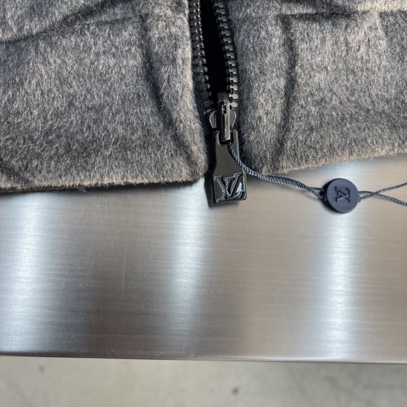 Louis Vuitton - Мужская шерстяная двусторонняя кофта куртка TJ_0612LV4 Louis Vuitton - Мужская шерстяная двусторонняя кофта куртка TJ_0612LV4