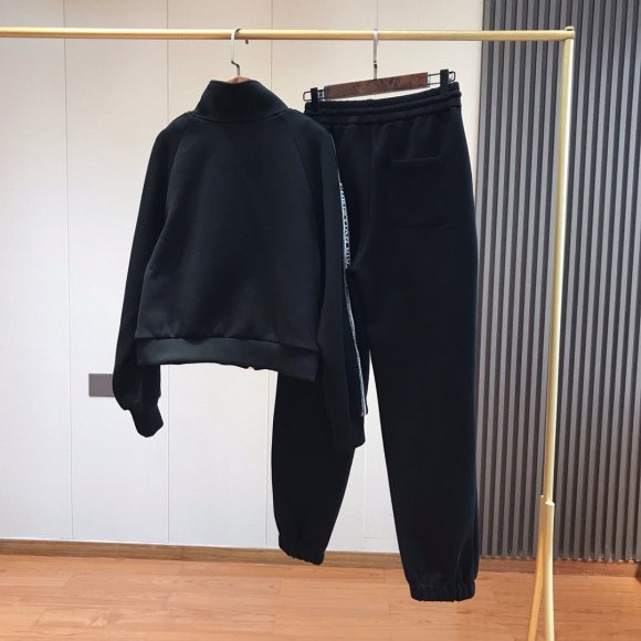 Dior - Женский спортивный костюм TO_2410DI1