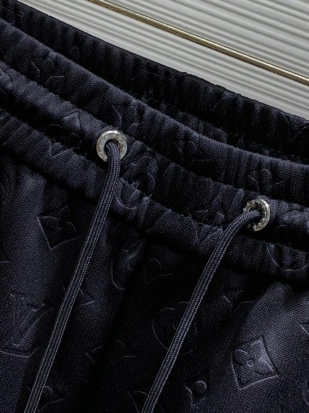 Louis Vuitton - Мужские шорты TI_0407LV3 Louis Vuitton - Мужские шорты TI_0407LV3