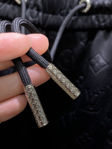 Louis Vuitton - Мужские шорты TI_0407LV3 Louis Vuitton - Мужские шорты TI_0407LV3