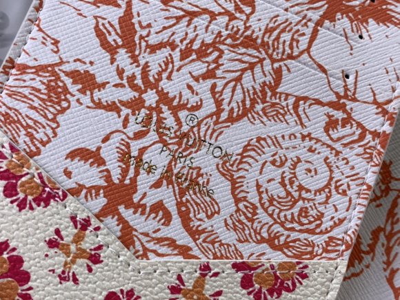 Louis Vuitton By The Pool - Обложка для паспорта LG_2108LV1 Louis Vuitton By The Pool - Обложка для паспорта LG_2108LV1