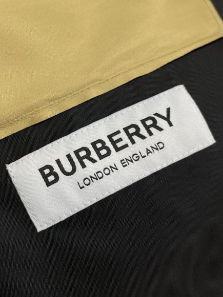 Burberry - Мужская куртка ветровка DZ_2509BU2