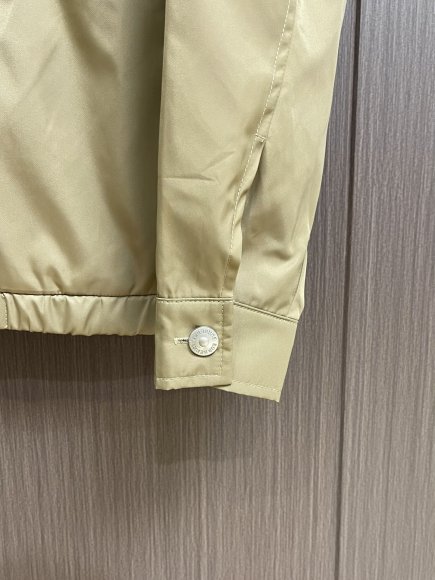 Burberry - Мужская куртка ветровка DZ_2509BU2