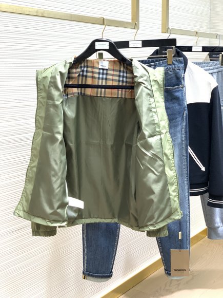 Burberry - Мужская куртка ветровка TI_2408BU1 Burberry - Мужская куртка ветровка TI_2408BU1