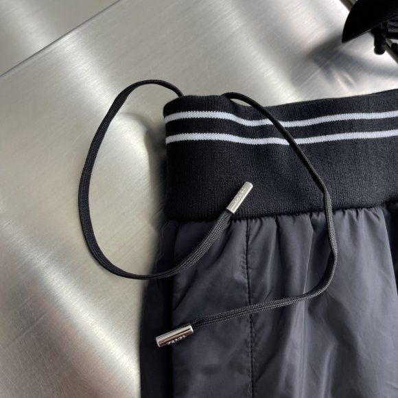 Prada ​Re-Nylon - Мужские шорты TJ_0804PR7