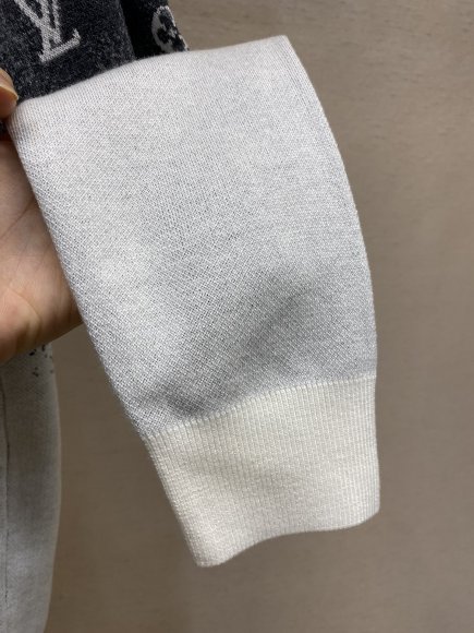 Louis Vuitton - Мужская кофта свитер DZ_2810LV3 Louis Vuitton - Мужская кофта свитер DZ_2810LV3