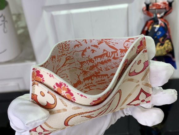 Louis Vuitton By The Pool - Кошелек держатель для карт LG_2108LV4 Louis Vuitton By The Pool - Кошелек держатель для карт LG_2108LV4