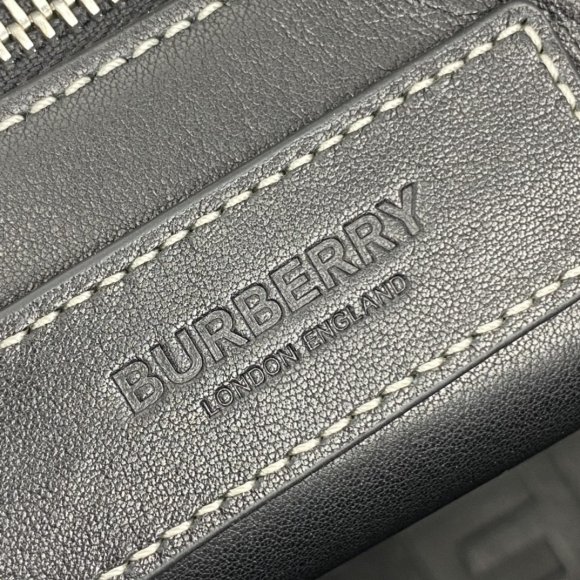Burberry Женская сумка - мессенджер BU_1702BU8 Burberry Женская сумка - мессенджер BU_1702BU8