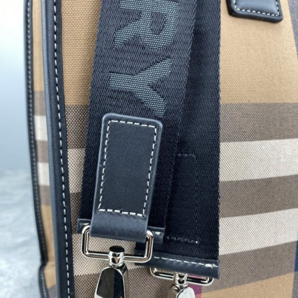 Burberry Женская сумка - мессенджер BU_1702BU8 Burberry Женская сумка - мессенджер BU_1702BU8