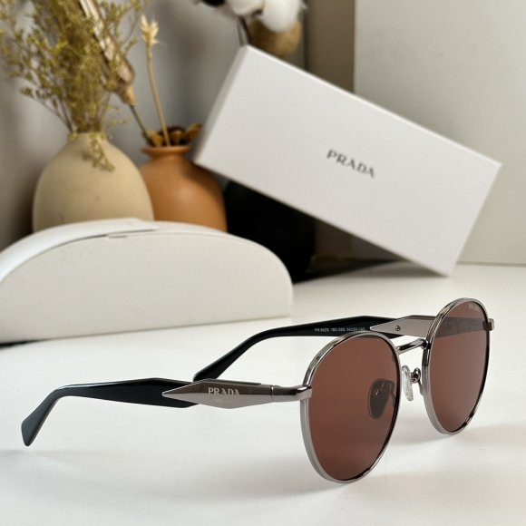 Prada - Солнцезащитные очки K2_2207PR10