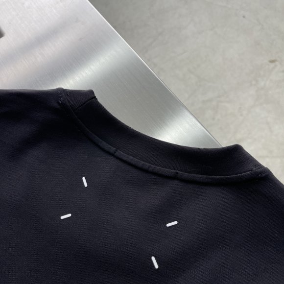 Maison Margiela MM6 - Мужская футболка майка TJ_0804MM11 Maison Margiela MM6 - Мужская футболка майка TJ_0804MM11