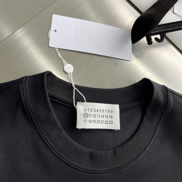 Maison Margiela MM6 - Мужская футболка майка TJ_0804MM11 Maison Margiela MM6 - Мужская футболка майка TJ_0804MM11
