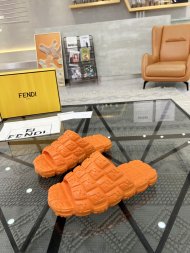 Fendi - Женские шлепанцы RU_2205FE4W