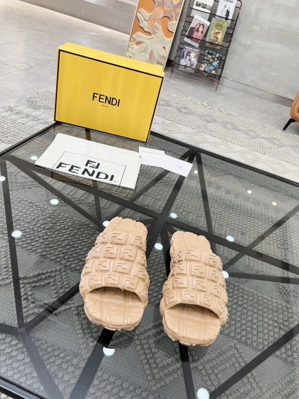 Fendi - Женские шлепанцы RU_2205FE4W