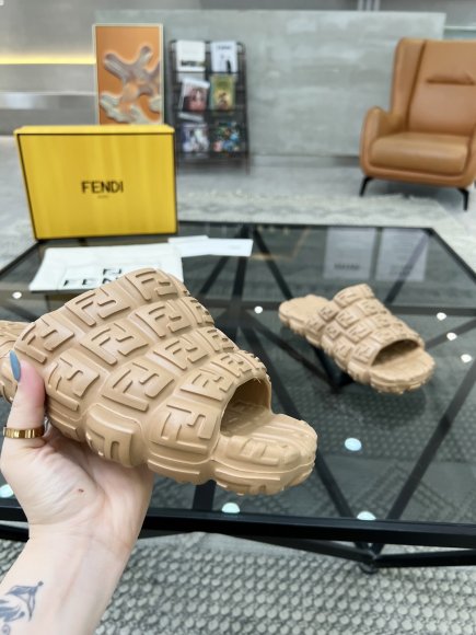 Fendi - Женские шлепанцы RU_2205FE4W