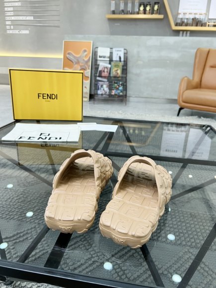 Fendi - Женские шлепанцы RU_2205FE4W