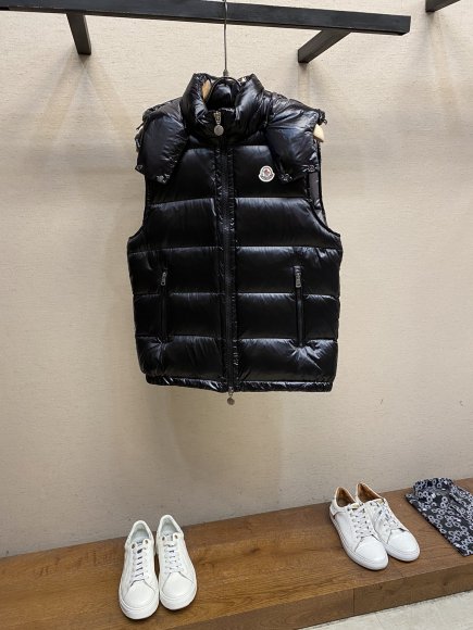Moncler Bormes - Мужской жилет пуховик DZ_0911MO3 Moncler Bormes - Мужской жилет пуховик DZ_0911MO3