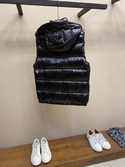 Moncler Bormes - Мужской жилет пуховик DZ_0911MO3 Moncler Bormes - Мужской жилет пуховик DZ_0911MO3