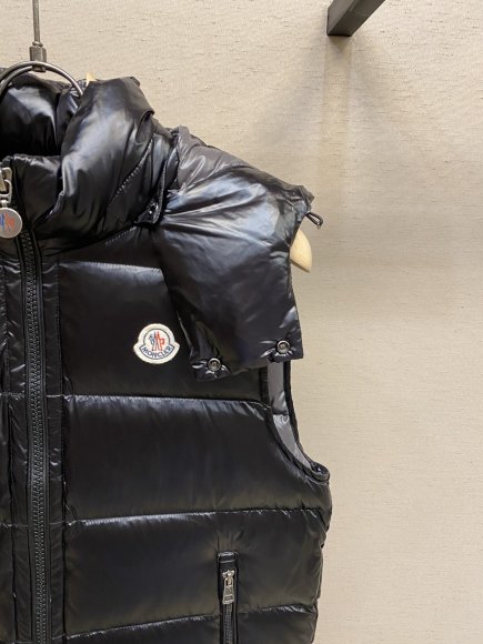 Moncler Bormes - Мужской жилет пуховик DZ_0911MO3 Moncler Bormes - Мужской жилет пуховик DZ_0911MO3