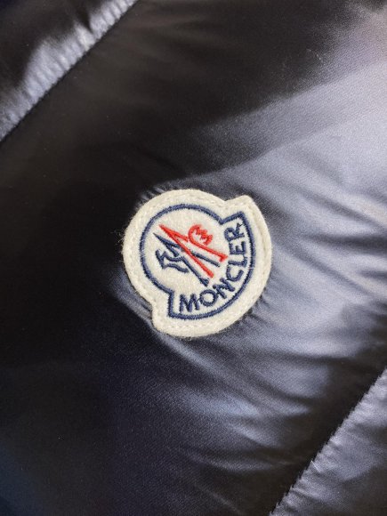 Moncler Bormes - Мужской жилет пуховик DZ_0911MO3 Moncler Bormes - Мужской жилет пуховик DZ_0911MO3