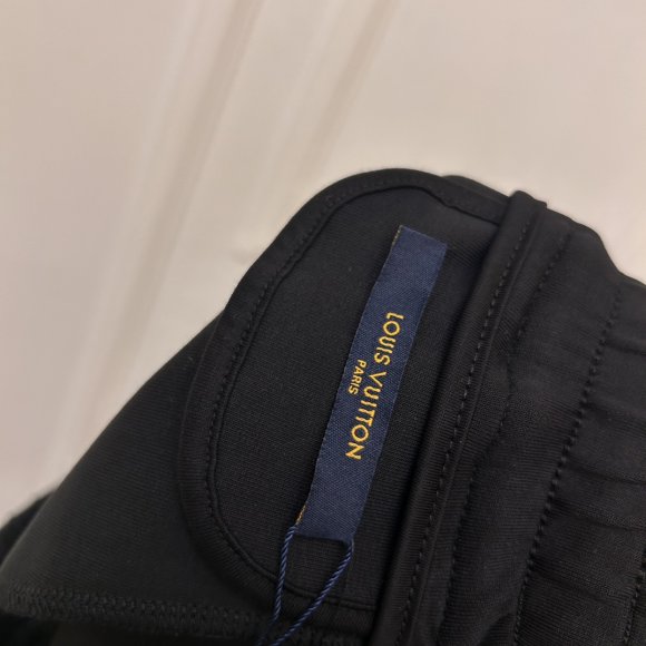 Louis Vuitton - Мужские шорты KN_0407LV3 Louis Vuitton - Мужские шорты KN_0407LV3