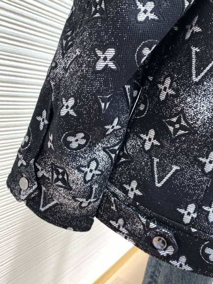 Louis Vuitton - Мужская джинсовая куртка TI_0709LV10 Louis Vuitton - Мужская джинсовая куртка TI_0709LV10