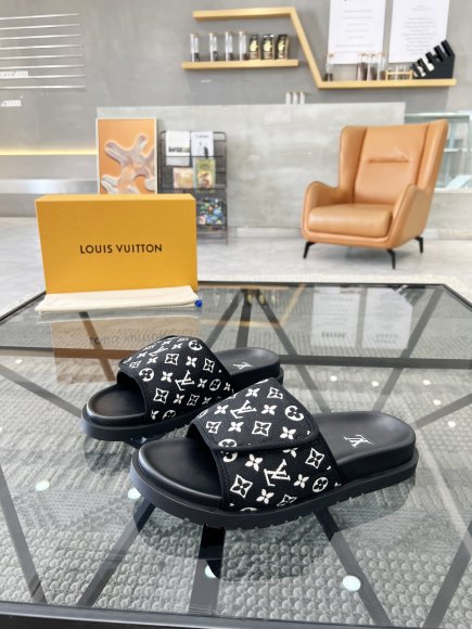 Louis Vuitton - Мужские шлепанцы RU_2805LV2