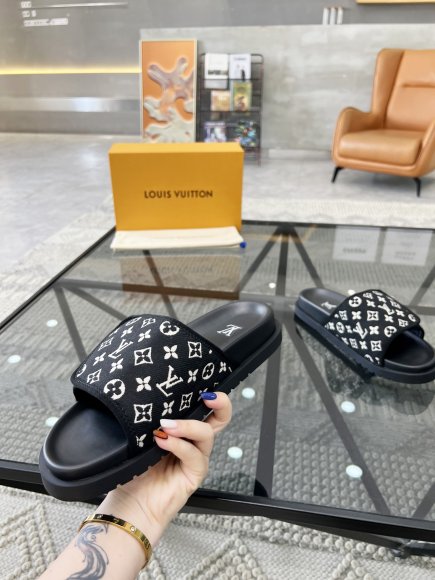 Louis Vuitton - Мужские шлепанцы RU_2805LV2