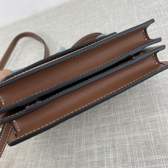 Burberry Женская сумка - мессенджер BU_1702BU10 Burberry Женская сумка - мессенджер BU_1702BU10