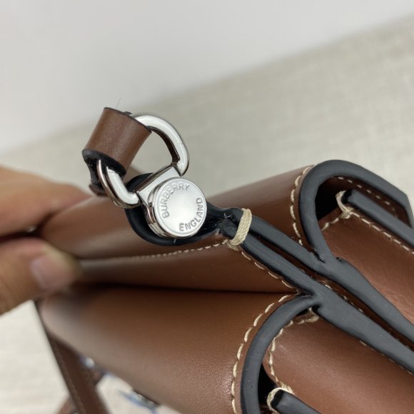 Burberry Женская сумка - мессенджер BU_1702BU10 Burberry Женская сумка - мессенджер BU_1702BU10