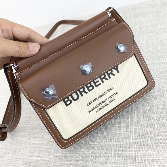 Burberry Женская сумка - мессенджер BU_1702BU10 Burberry Женская сумка - мессенджер BU_1702BU10