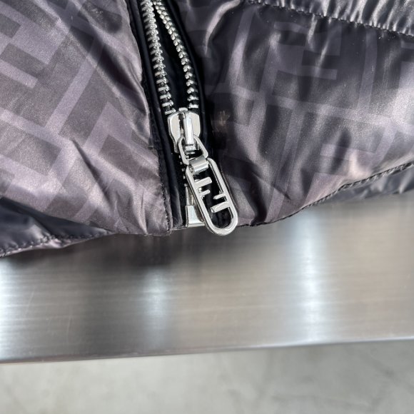 Fendi - Мужская куртка пуховик DZ_1201FE3 Fendi - Мужская куртка пуховик DZ_1201FE3