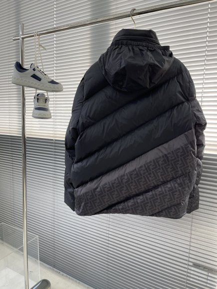 Fendi - Мужская куртка пуховик DZ_1201FE3 Fendi - Мужская куртка пуховик DZ_1201FE3
