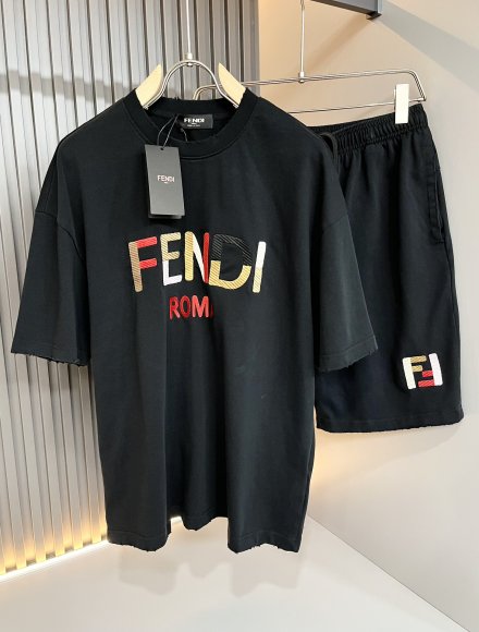 Fendi - Мужской костюм футболка шорты DF_2407FE7 Fendi - Мужской костюм футболка шорты DF_2407FE7
