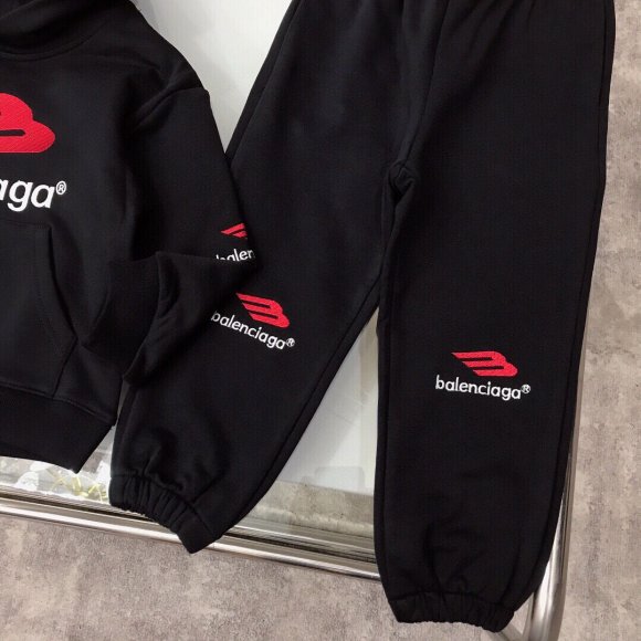 Balenciaga - Детский спортивный костюм DW_0112BA2 Balenciaga - Детский спортивный костюм DW_0112BA2