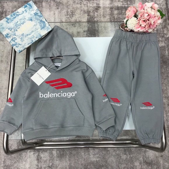 Balenciaga - Детский спортивный костюм DW_0112BA2 Balenciaga - Детский спортивный костюм DW_0112BA2