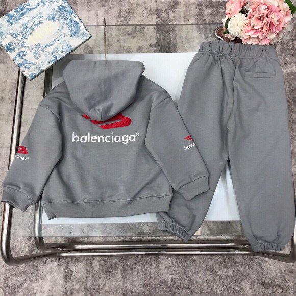 Balenciaga - Детский спортивный костюм DW_0112BA2 Balenciaga - Детский спортивный костюм DW_0112BA2