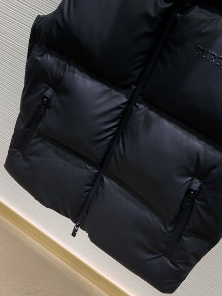 Burberry - Мужской жилет пуховик TI_2511BU10